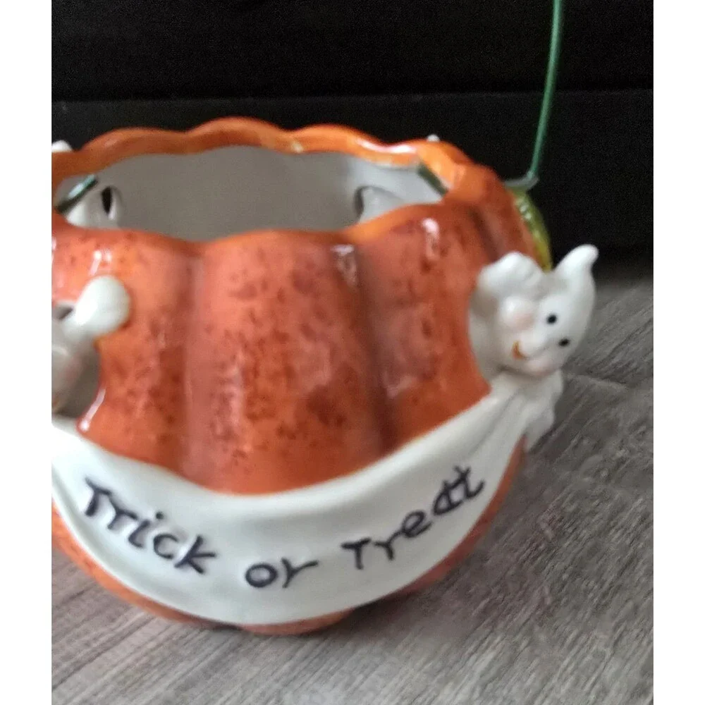 Trick or Treat Halloween Pumpkin Peeking Ghosts Candy Dish Pail Basket EUC CUTE!
